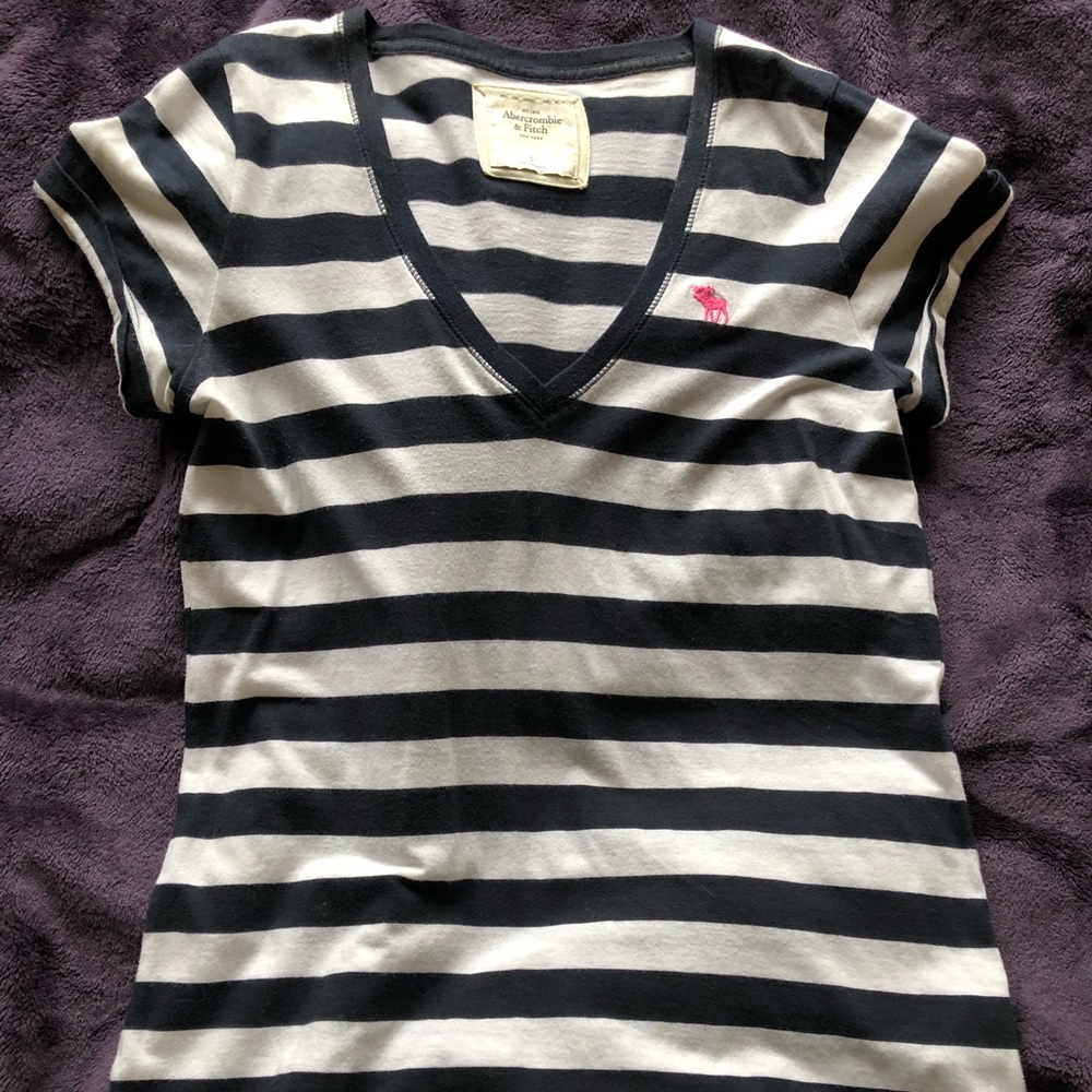 Abercrombie & Fitch V-Neck Top